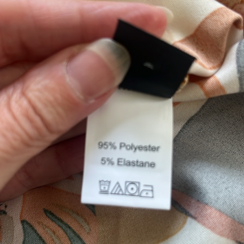 Beautiful Flowy blouse NWOT - Picture 7 of 7